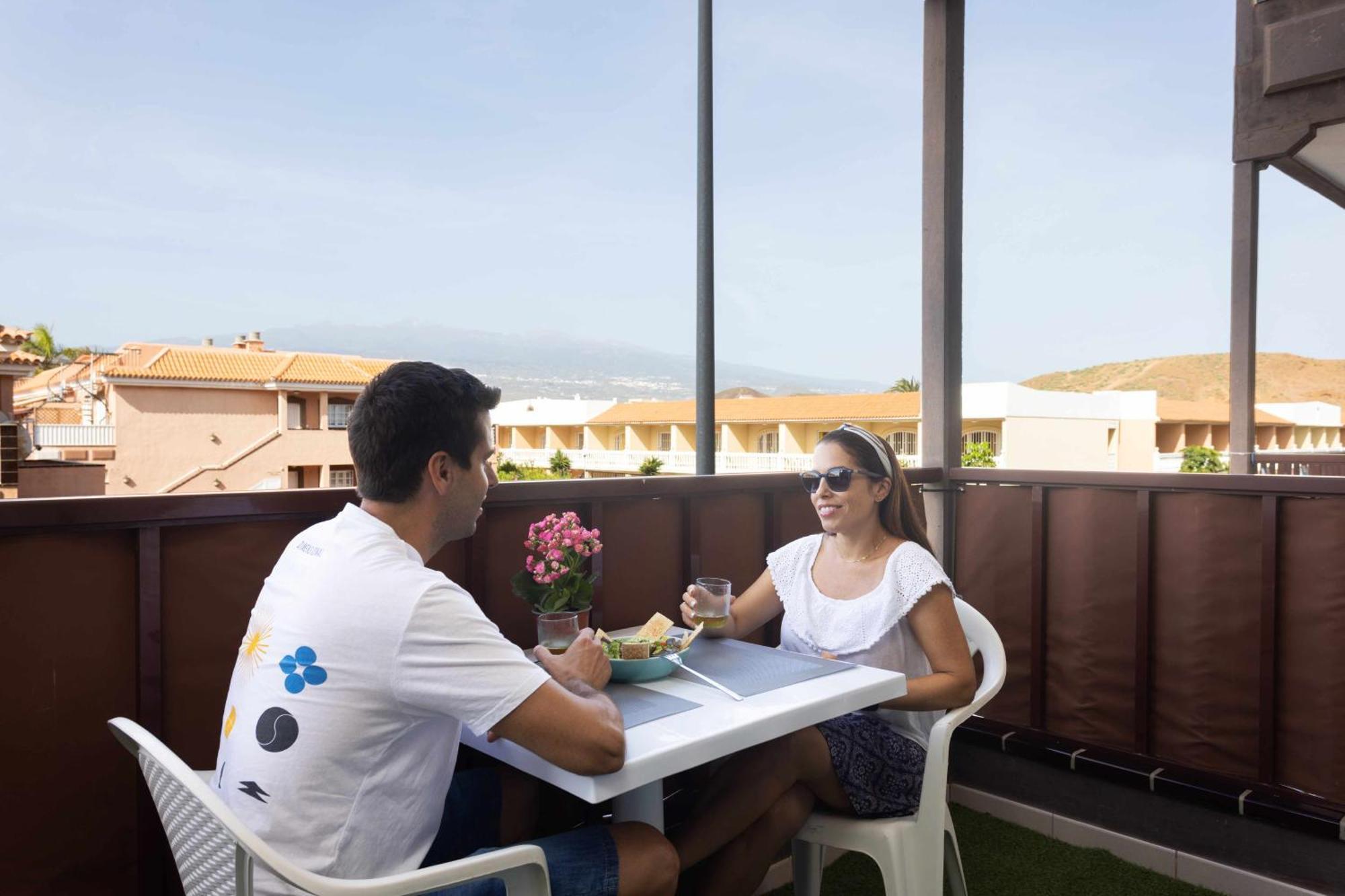 Agradable Piso Con Piscina & Playa Terraza Y Wifi Apartment Коста дел Силенцио Екстериор снимка
